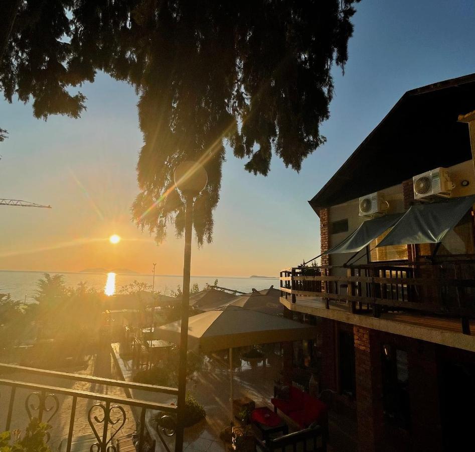 Tekada Hotel & Restaurant วญอเรอ ภายนอก รูปภาพ